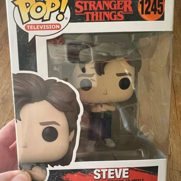 Funko Pop Stranger Things Steve Vinyl Figure - Picture 2 of 8